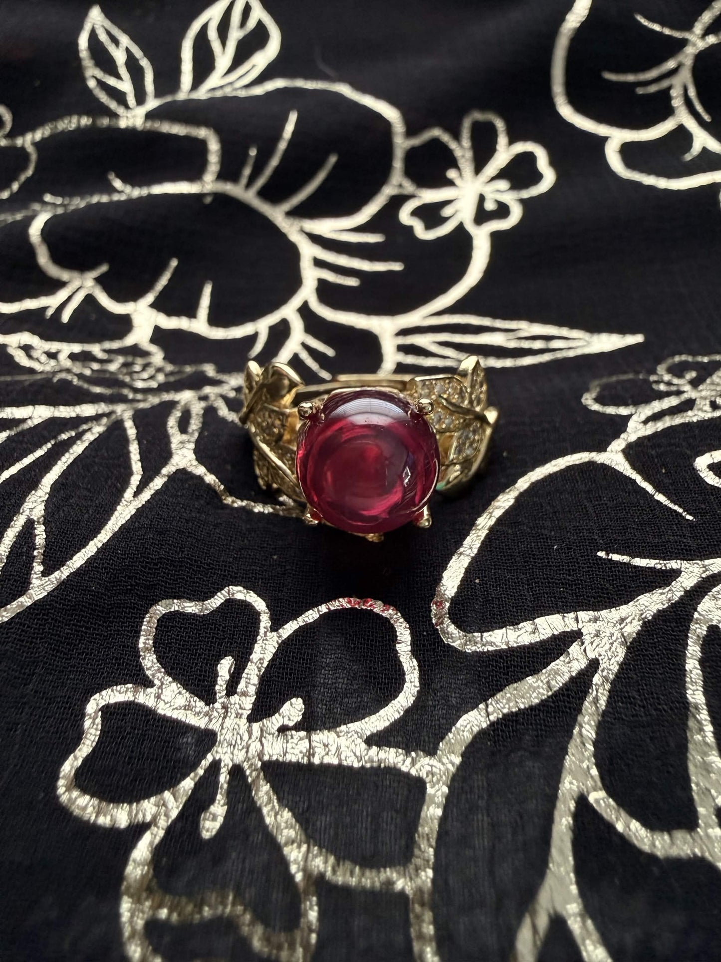 Gold-Tone Red Star Stone Leaf Ring