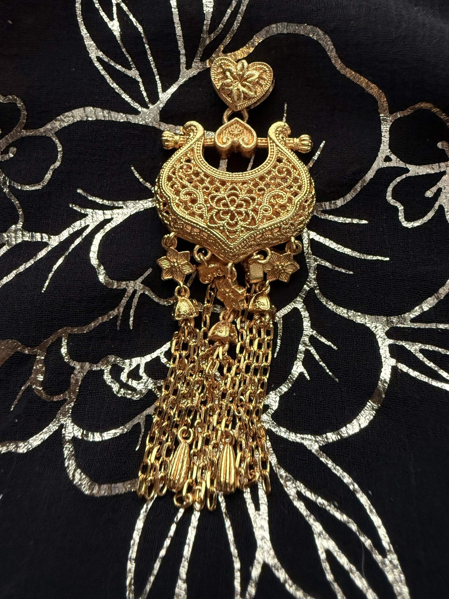 Vintage Gold Tone Filigree Flower Tassel Pendant – Antique Chandelier Chain Fringe Statement Talisman