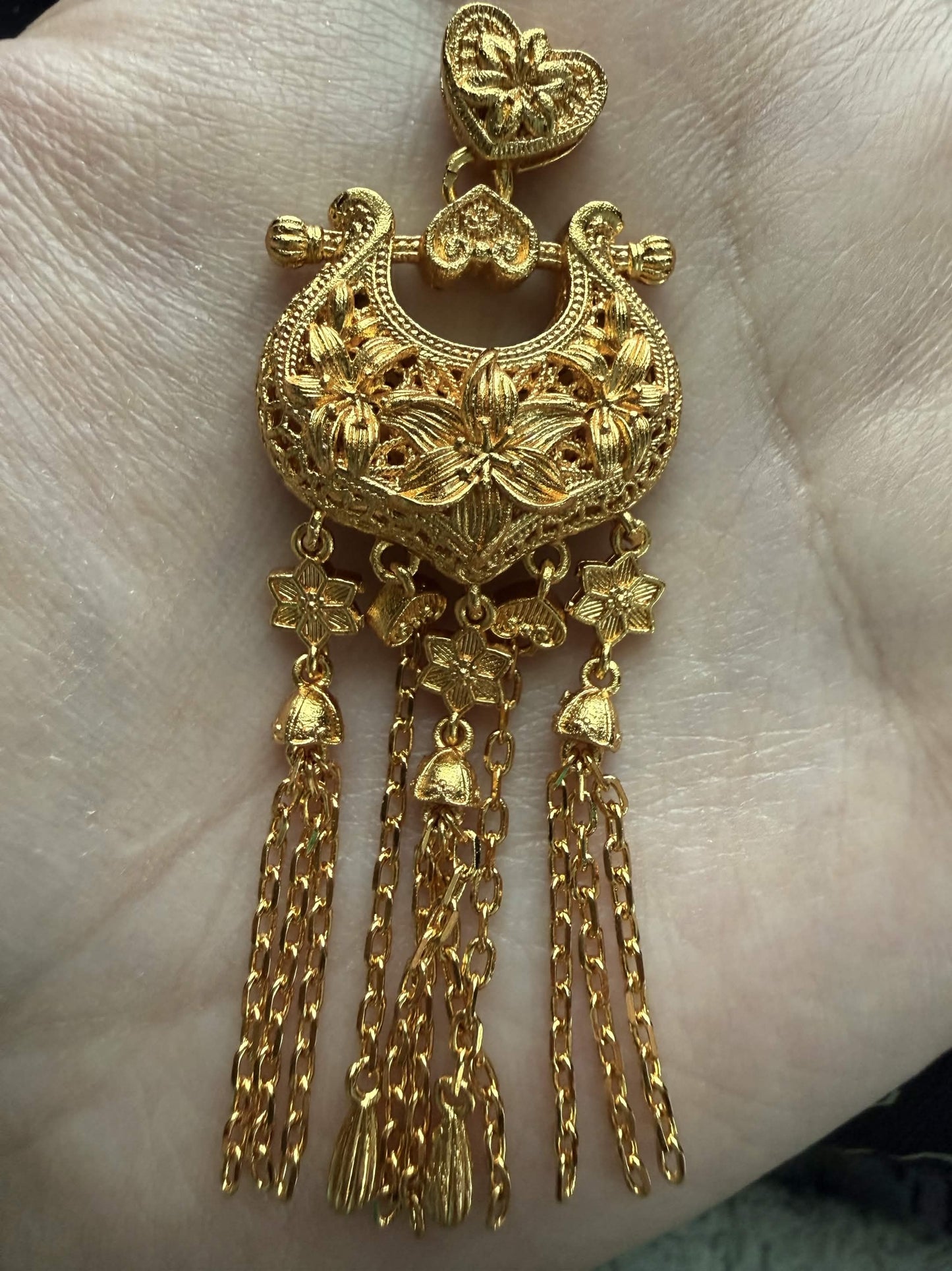Vintage Gold Tone Filigree Flower Tassel Pendant – Antique Chandelier Chain Fringe Statement Talisman