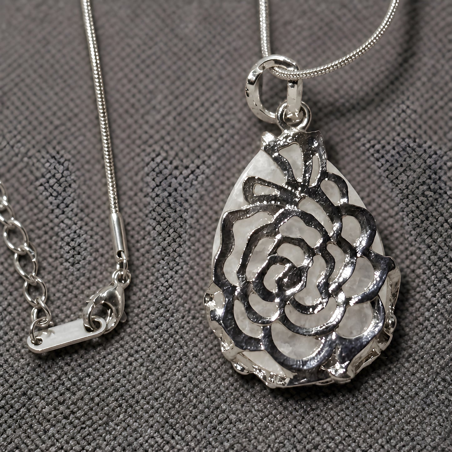 The Winter Rose Reversible Ivy Pendant